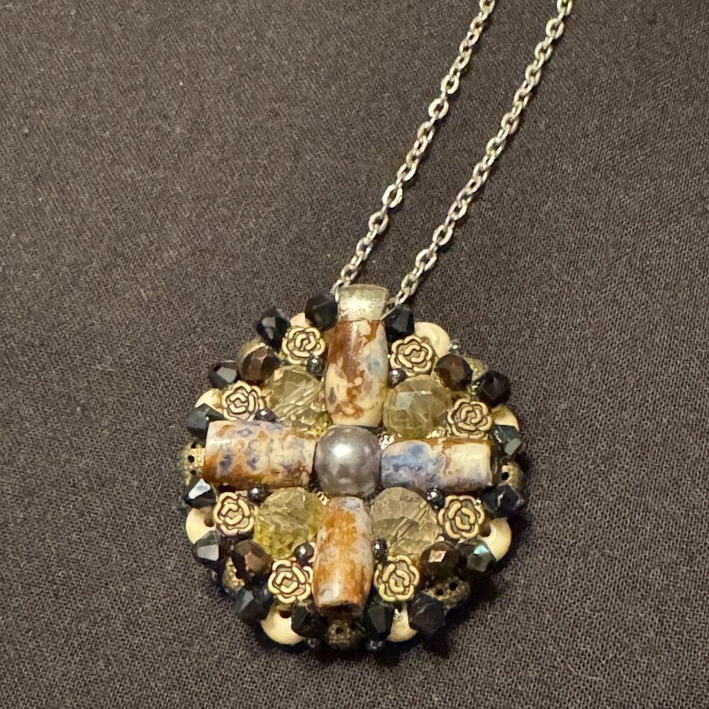 Vintage Fashion Necklace Gold with beads